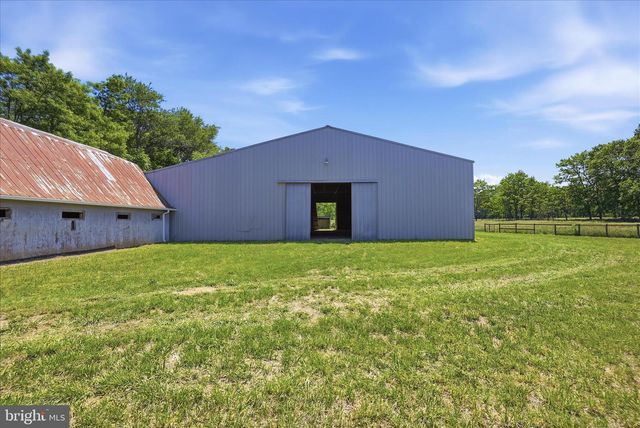 1381 LEETOWN RD, Summit Point, WV 25446