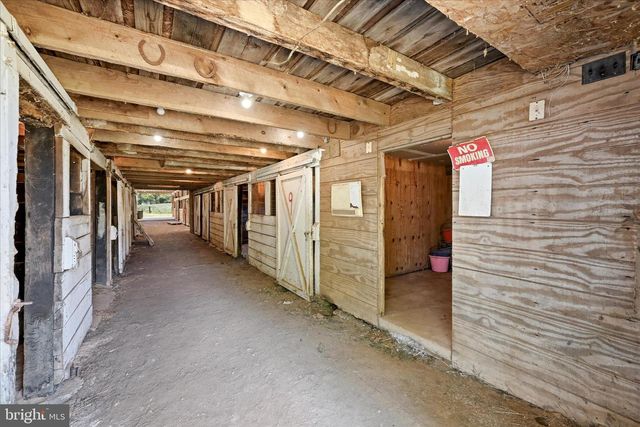 1381 LEETOWN RD, Summit Point, WV 25446