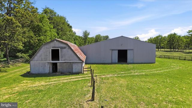 1381 LEETOWN RD, Summit Point, WV 25446