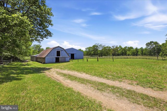 1381 LEETOWN RD, Summit Point, WV 25446