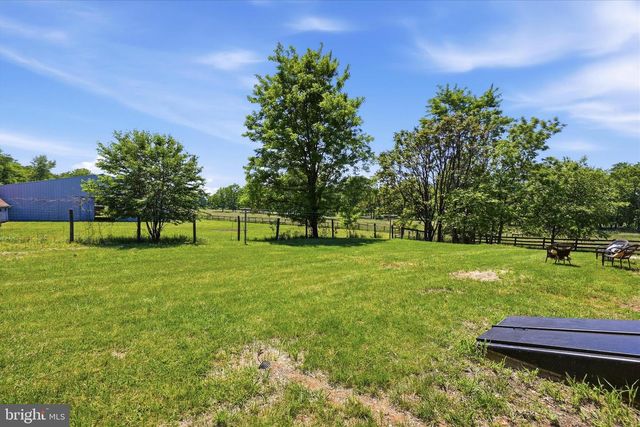 1381 LEETOWN RD, Summit Point, WV 25446