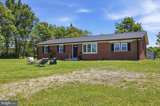 1381 LEETOWN RD, Summit Point, WV 25446