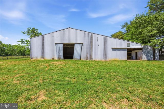 1381 LEETOWN RD, Summit Point, WV 25446