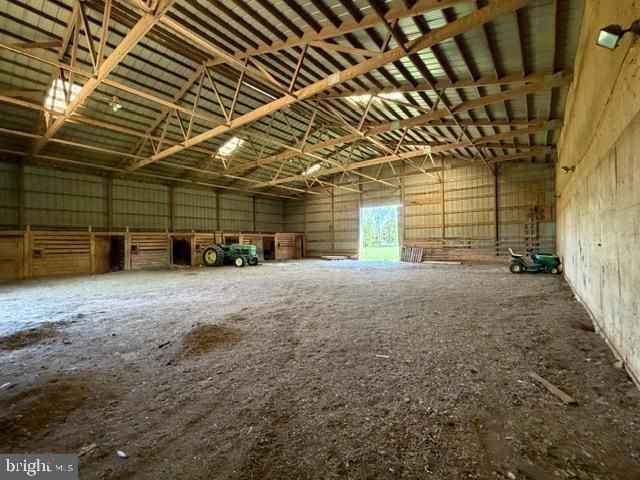1381 LEETOWN RD, Summit Point, WV 25446