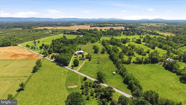 1381 LEETOWN RD, Summit Point, WV 25446