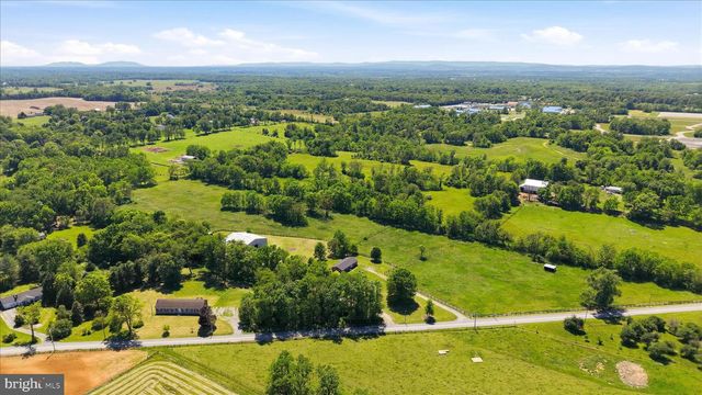 1381 LEETOWN RD, Summit Point, WV 25446