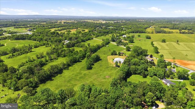1381 LEETOWN RD, Summit Point, WV 25446