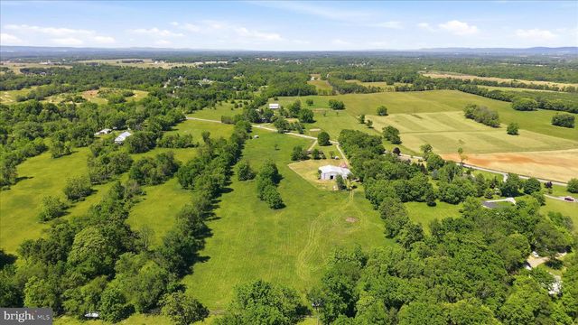 1381 LEETOWN RD, Summit Point, WV 25446