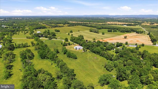 1381 LEETOWN RD, Summit Point, WV 25446