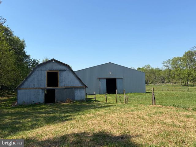 1381 LEETOWN RD, Summit Point, WV 25446