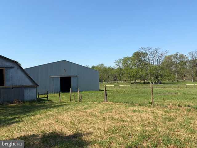 1381 LEETOWN RD, Summit Point, WV 25446