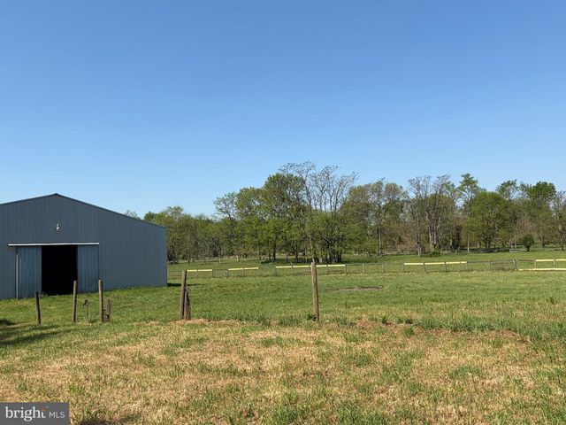 1381 LEETOWN RD, Summit Point, WV 25446