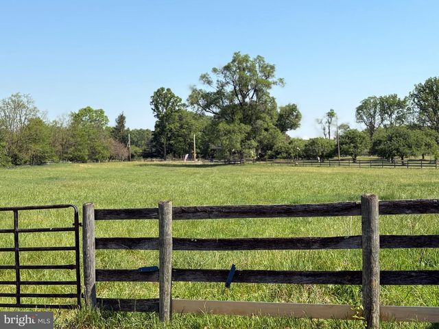 1381 LEETOWN RD, Summit Point, WV 25446