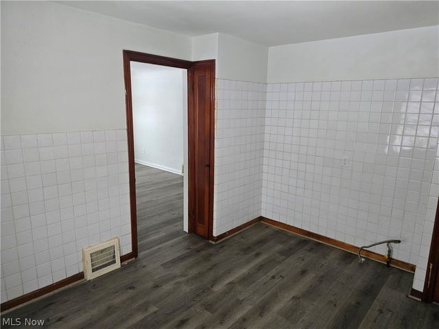 4667 E 86th Street, Garfield Heights, OH 44125