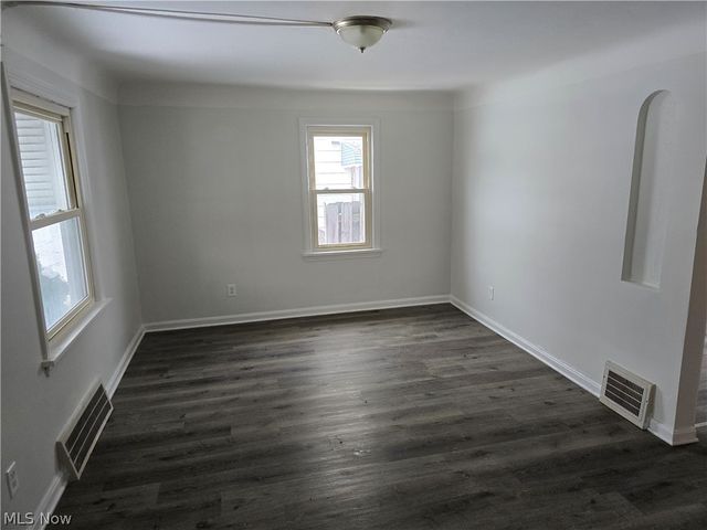 4667 E 86th Street, Garfield Heights, OH 44125