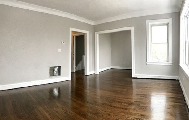 9133 S Essex Avenue, Chicago, IL 60617