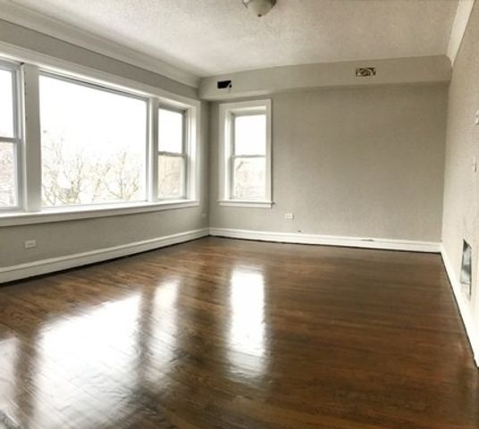 9133 S Essex Avenue, Chicago, IL 60617