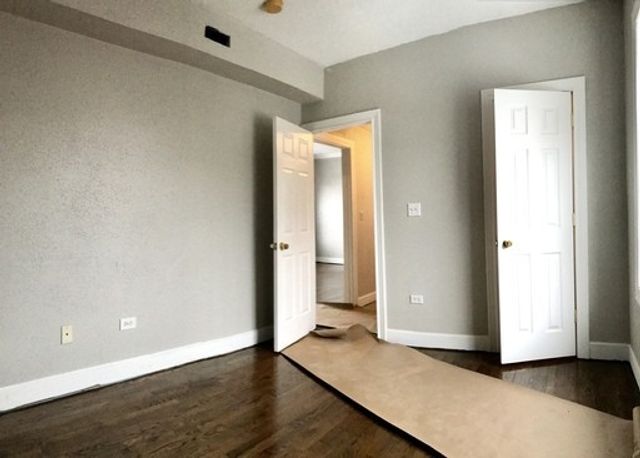 9133 S Essex Avenue, Chicago, IL 60617