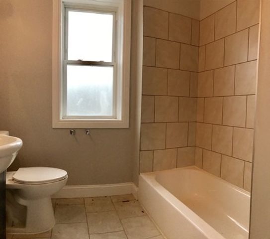 9133 S Essex Avenue, Chicago, IL 60617