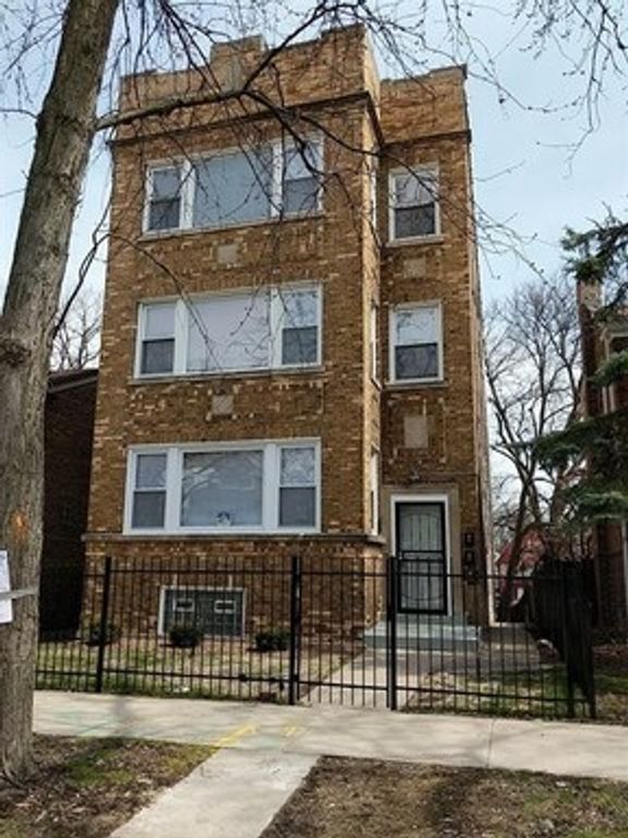 9133 S Essex Avenue, Chicago, IL 60617
