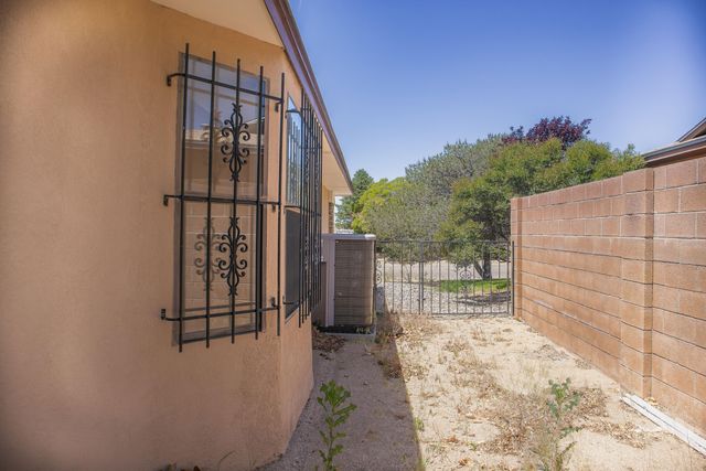 5406 Edwards Drive NE, Albuquerque, NM 87111