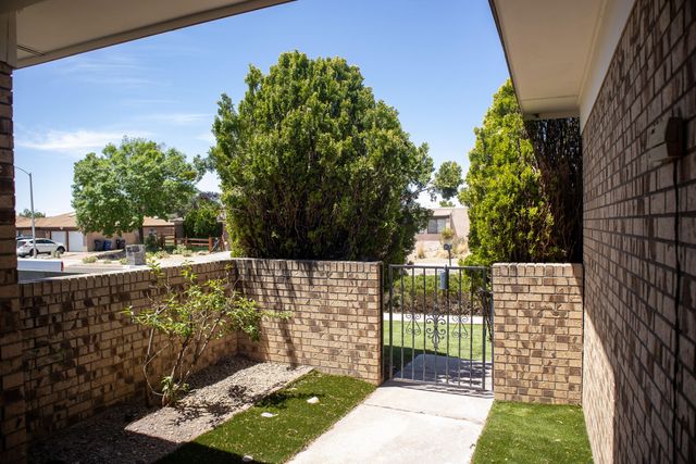 5406 Edwards Drive NE, Albuquerque, NM 87111
