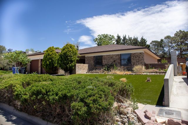 5406 Edwards Drive NE, Albuquerque, NM 87111