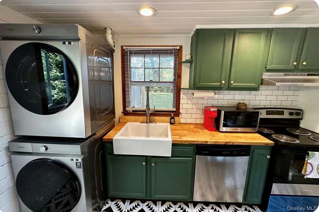 332 Canoe Place Road, Southampton, NY 11968