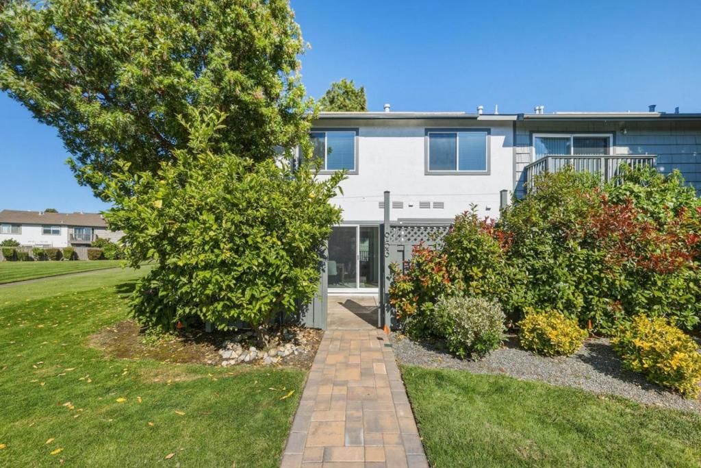 Image 2 of property listing at 953 Diaz Lane, Foster City, CA 94404