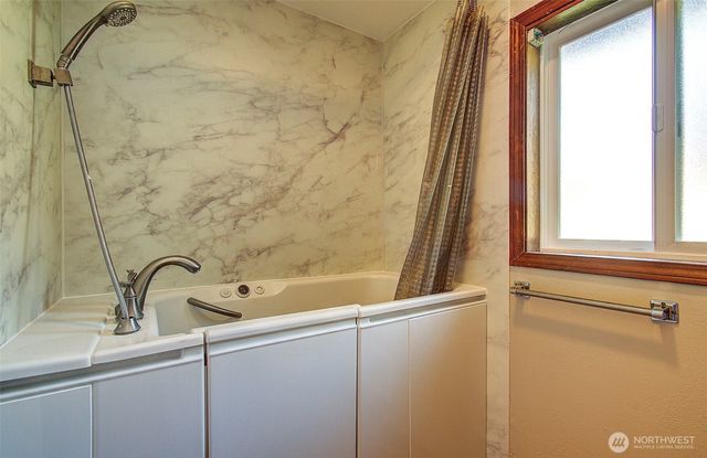 100 Inglewood Drive, Longview, WA 98632