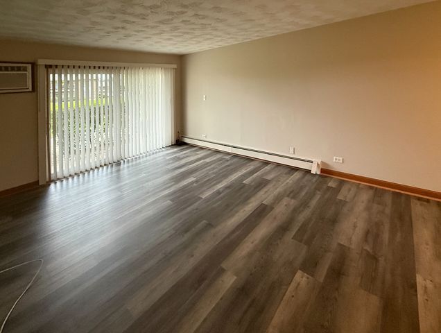 16W471 79th Street 4-105, Willowbrook, IL 60527