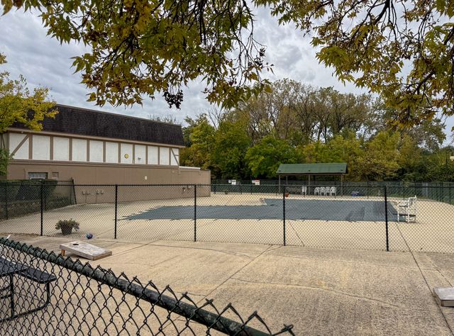 16W471 79th Street 4-105, Willowbrook, IL 60527