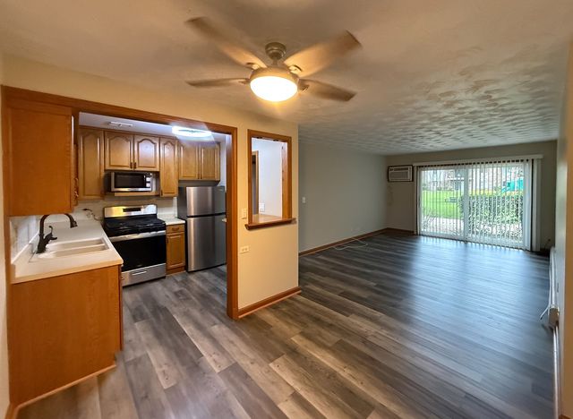 16W471 79th Street 4-105, Willowbrook, IL 60527