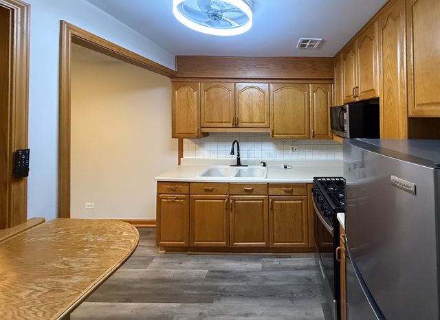 16W471 79th Street 4-105, Willowbrook, IL 60527