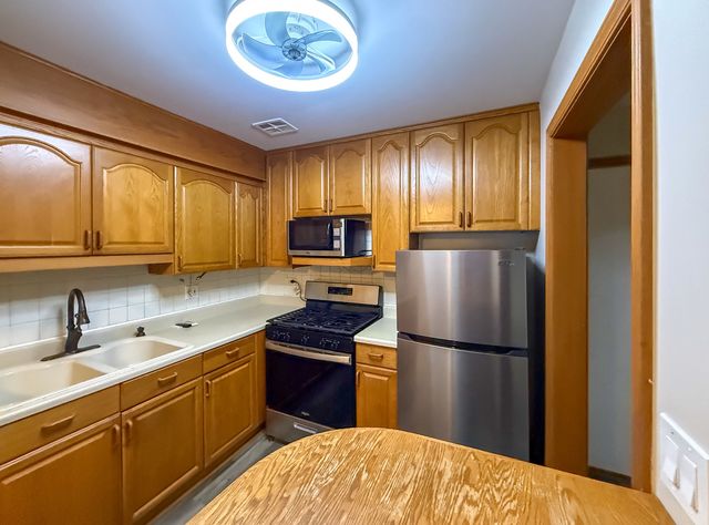 16W471 79th Street 4-105, Willowbrook, IL 60527