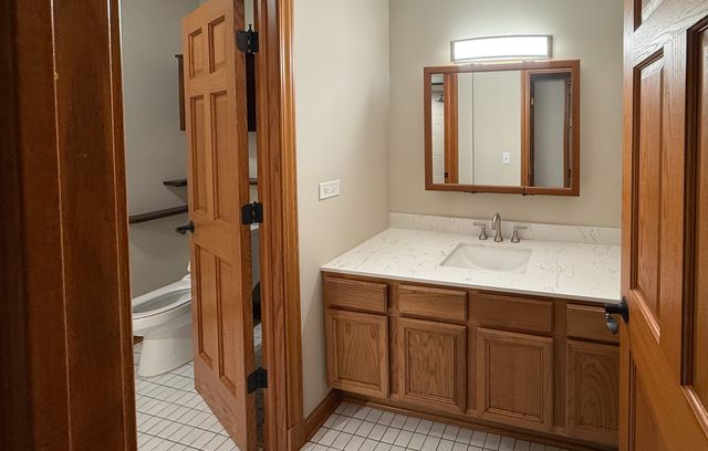 16W471 79th Street 4-105, Willowbrook, IL 60527