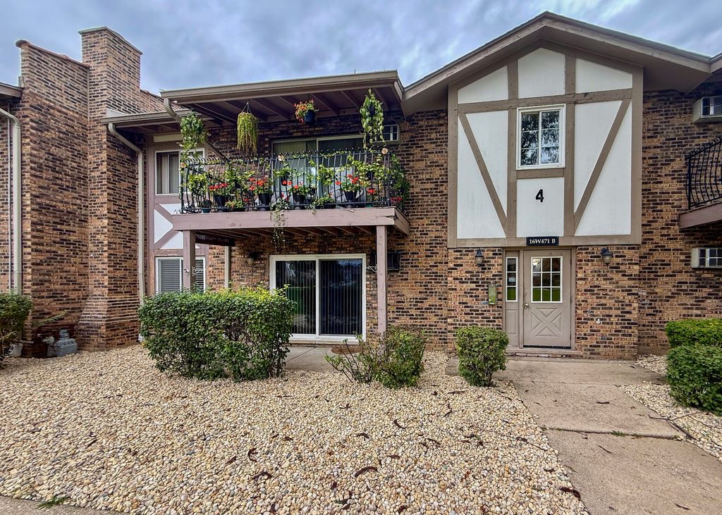 16W471 79th Street 4-105, Willowbrook, IL 60527