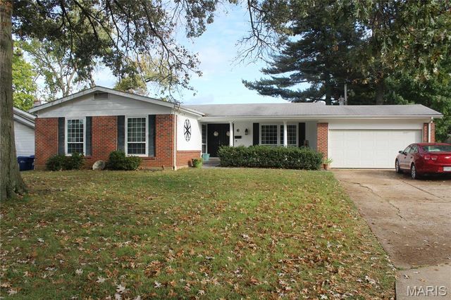 6 Cornflower Court, Florissant, MO 63033