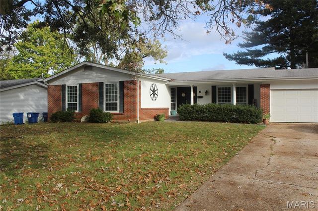 6 Cornflower Court, Florissant, MO 63033