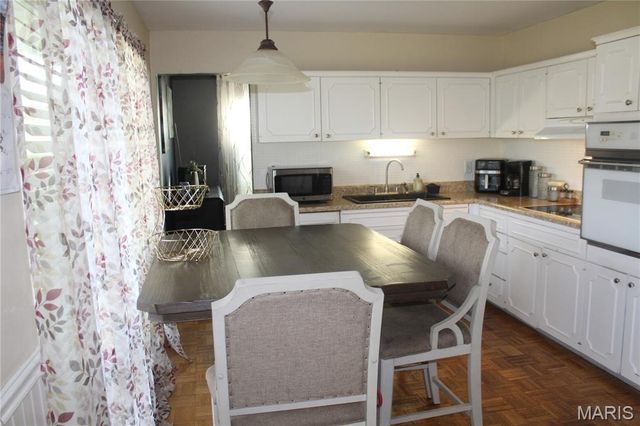 6 Cornflower Court, Florissant, MO 63033