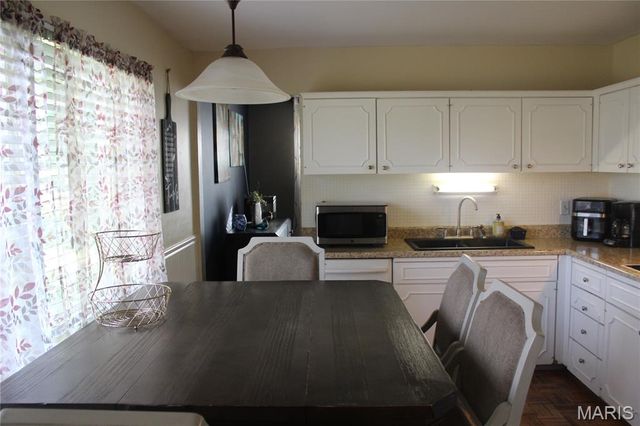 6 Cornflower Court, Florissant, MO 63033