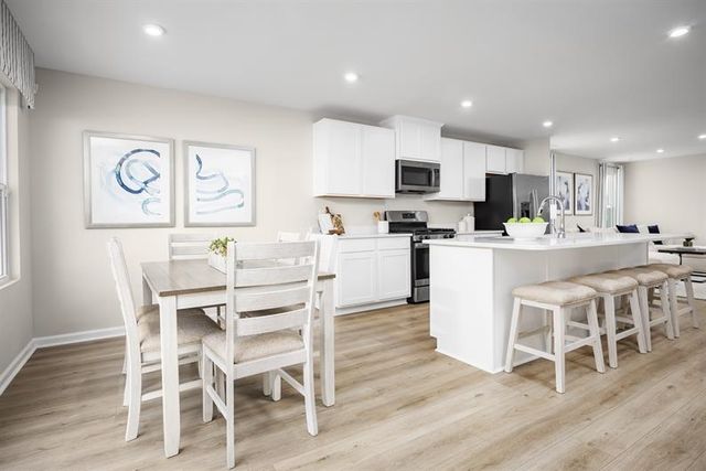 3 Myrtle Meadows Dr, Conway, SC 29526