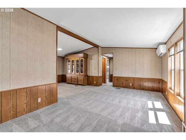21100 Ne SANDY Blvd 6, Fairview, OR 97024