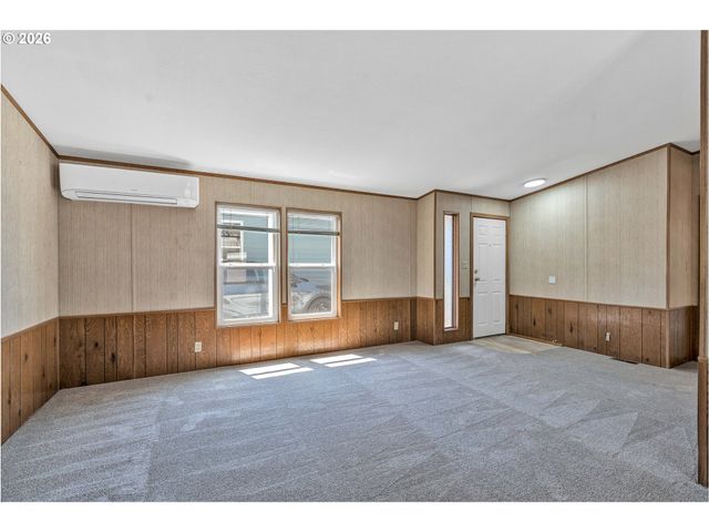 21100 Ne SANDY Blvd 6, Fairview, OR 97024