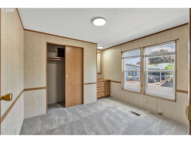 21100 Ne SANDY Blvd 6, Fairview, OR 97024