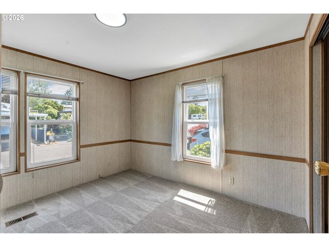 21100 Ne SANDY Blvd 6, Fairview, OR 97024