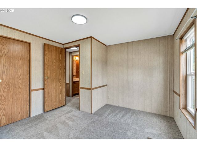 21100 Ne SANDY Blvd 6, Fairview, OR 97024
