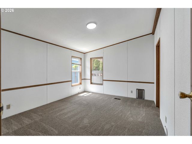 21100 Ne SANDY Blvd 6, Fairview, OR 97024