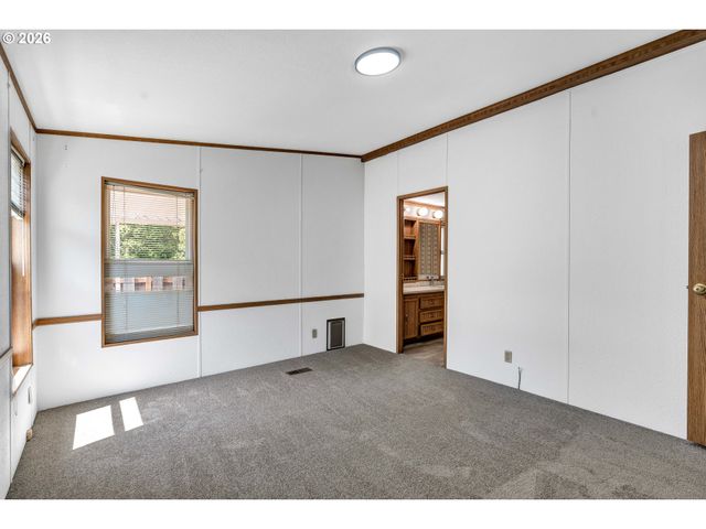 21100 Ne SANDY Blvd 6, Fairview, OR 97024