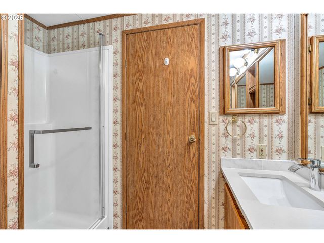 21100 Ne SANDY Blvd 6, Fairview, OR 97024